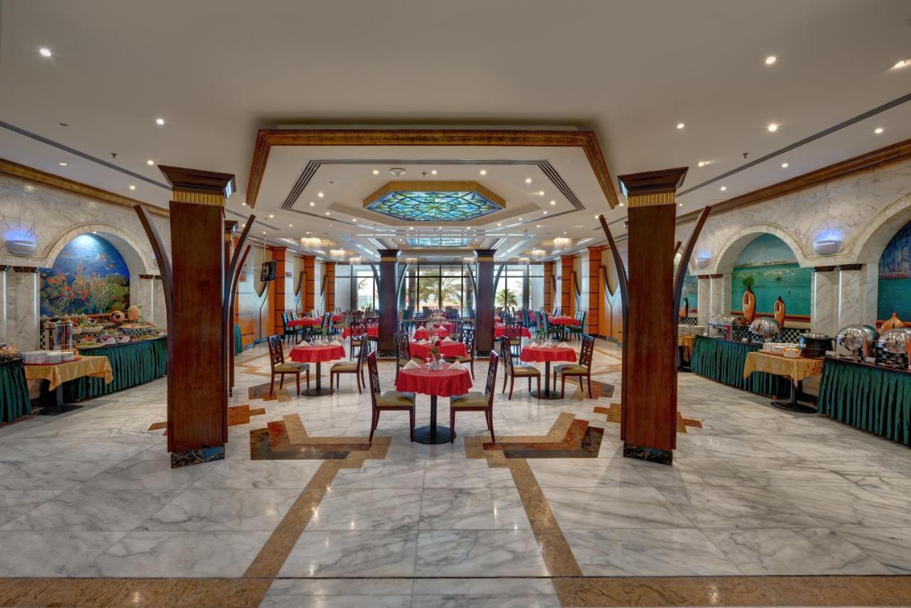 사하라 비치 리조트 앤 스파 샤르자 외부 사진 The buffet at the hotel