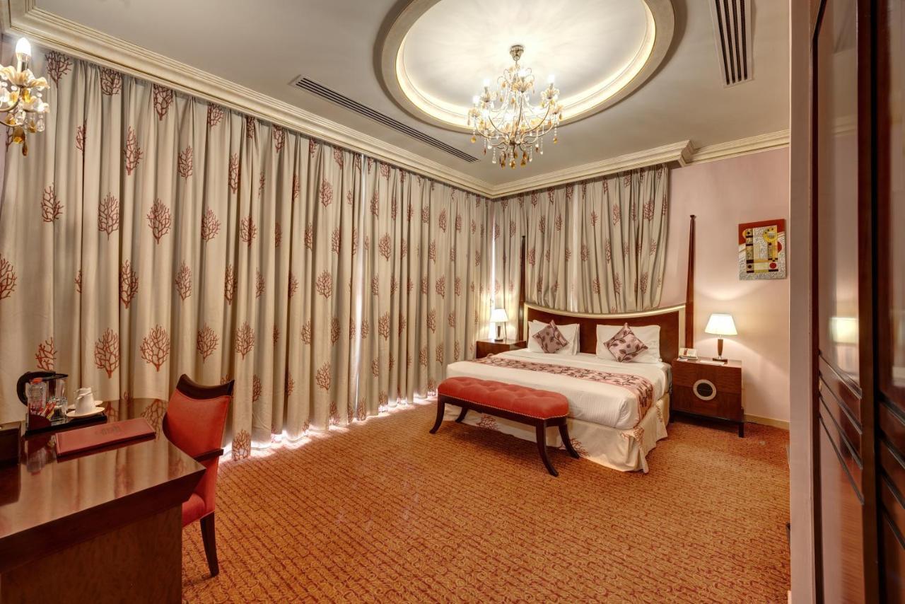 사하라 비치 리조트 앤 스파 샤르자 외부 사진 A bedroom at the hotel