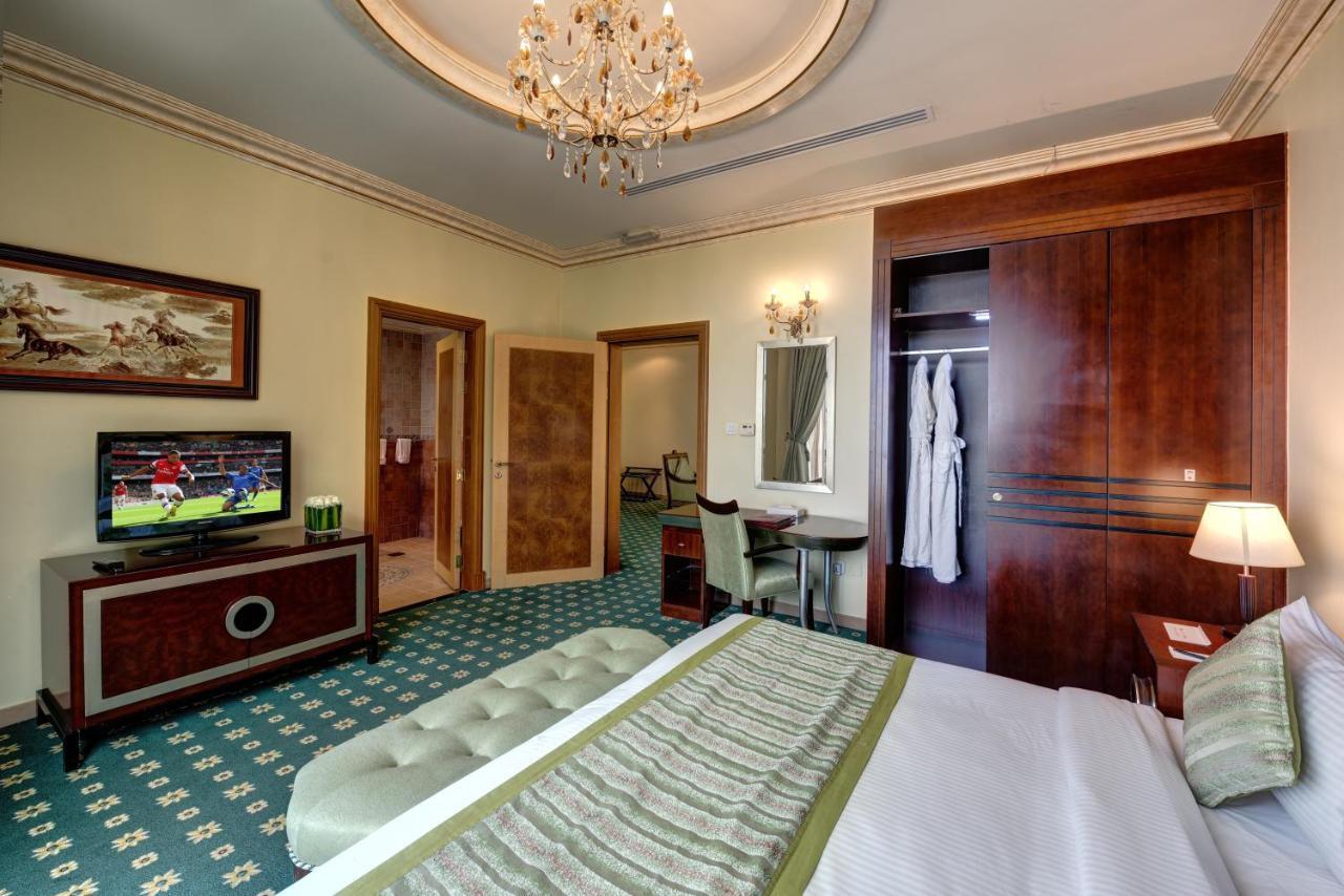 사하라 비치 리조트 앤 스파 샤르자 외부 사진 A room at the hotel