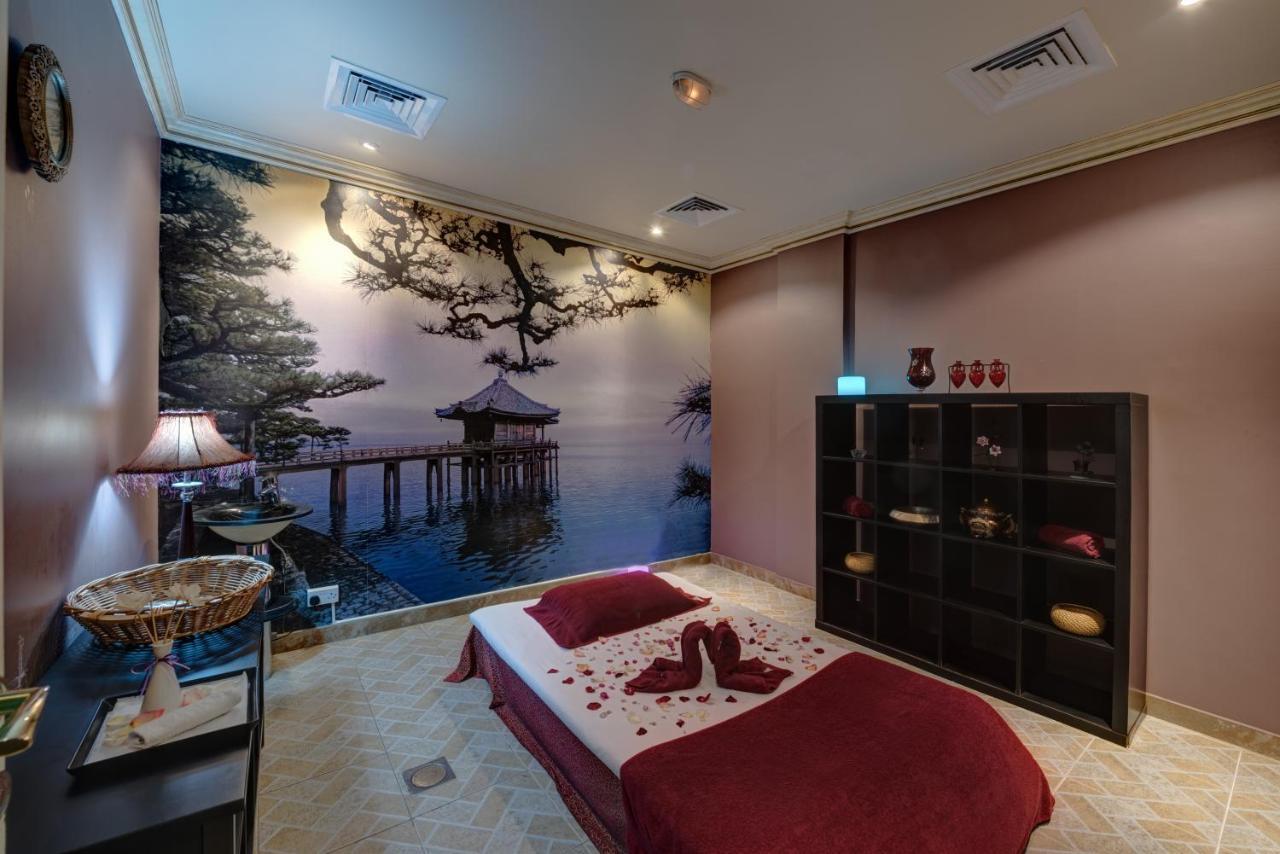사하라 비치 리조트 앤 스파 샤르자 외부 사진 A massage room at a spa