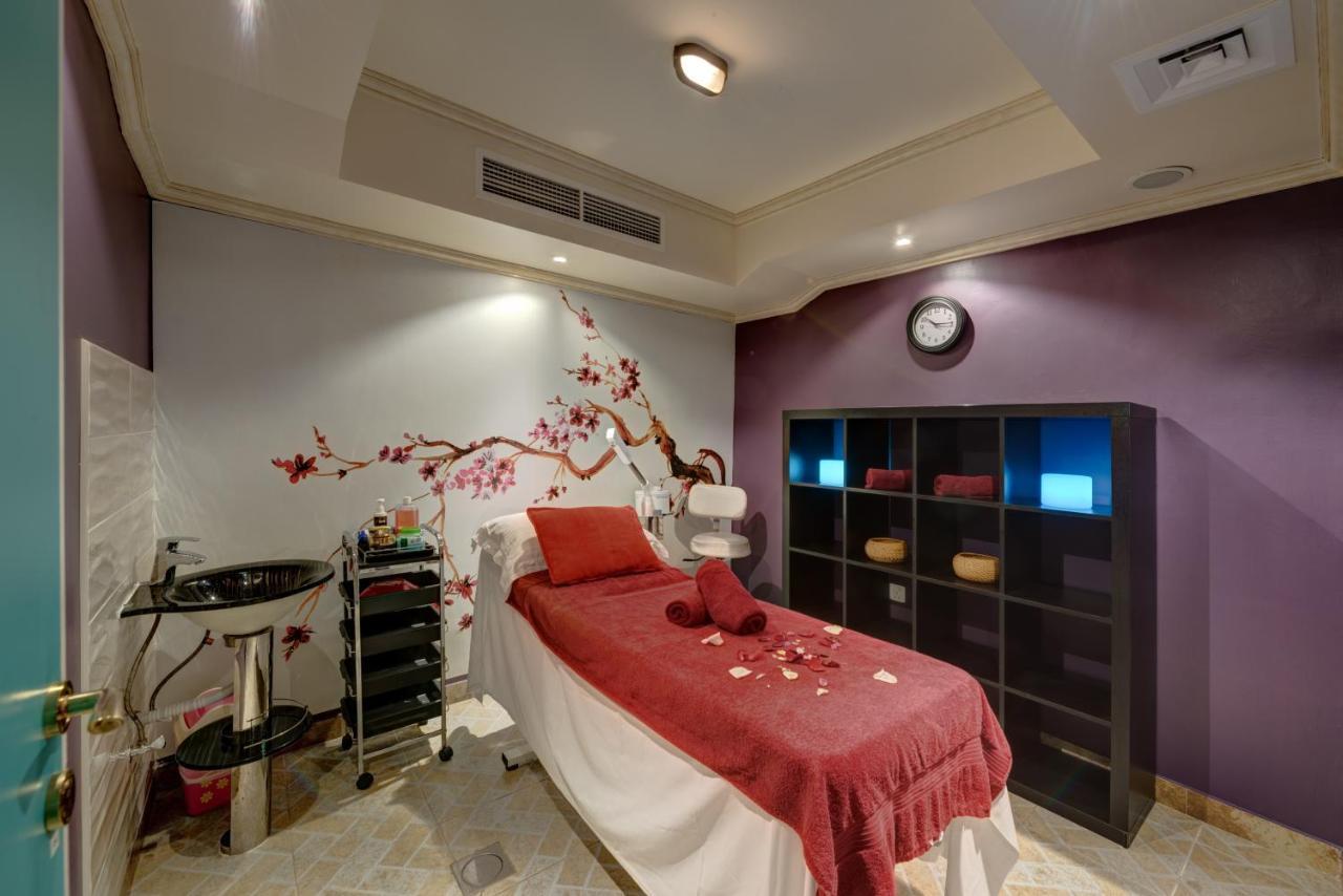 사하라 비치 리조트 앤 스파 샤르자 외부 사진 A treatment room at a spa