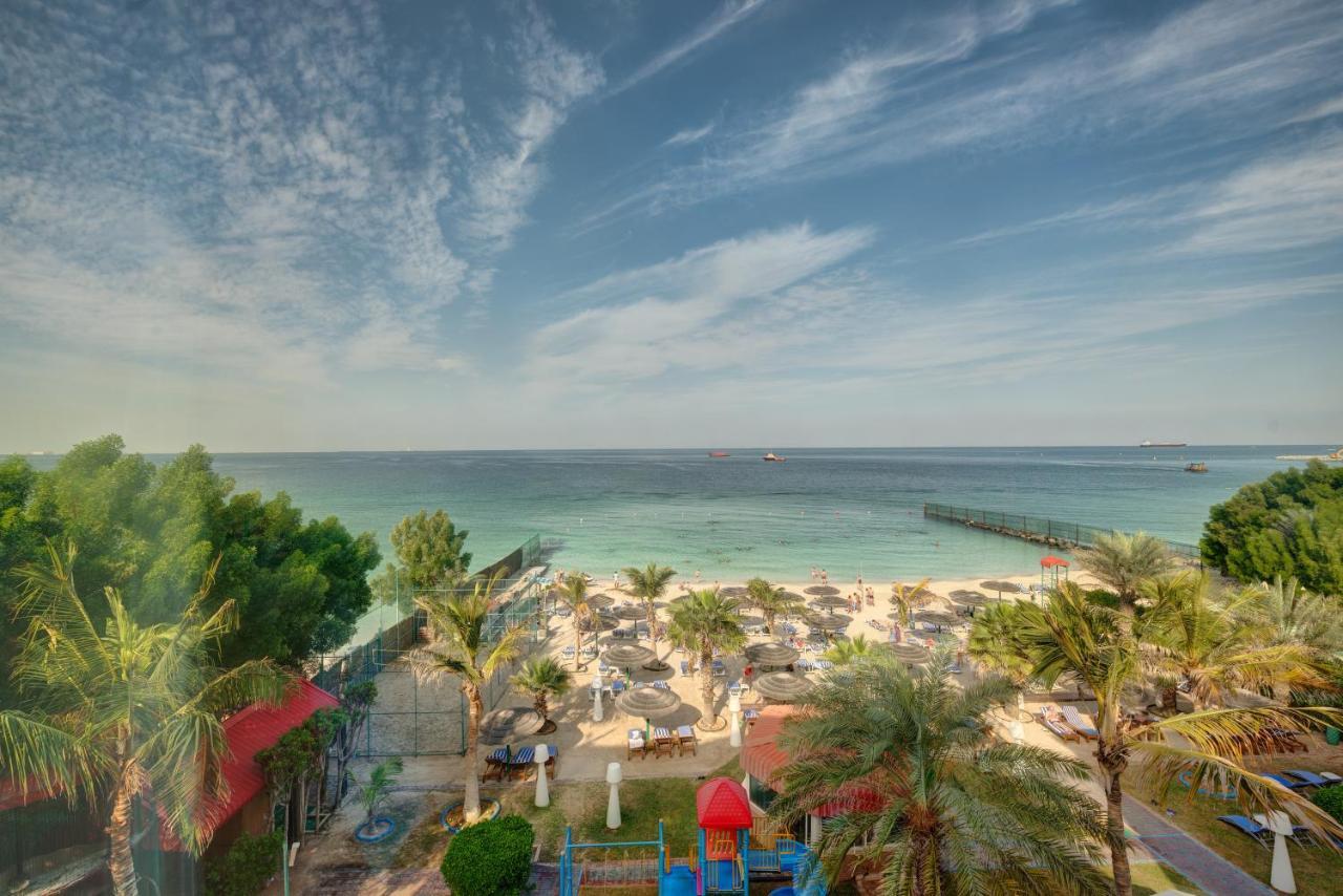사하라 비치 리조트 앤 스파 샤르자 외부 사진 The beach at Jumeirah Rotana