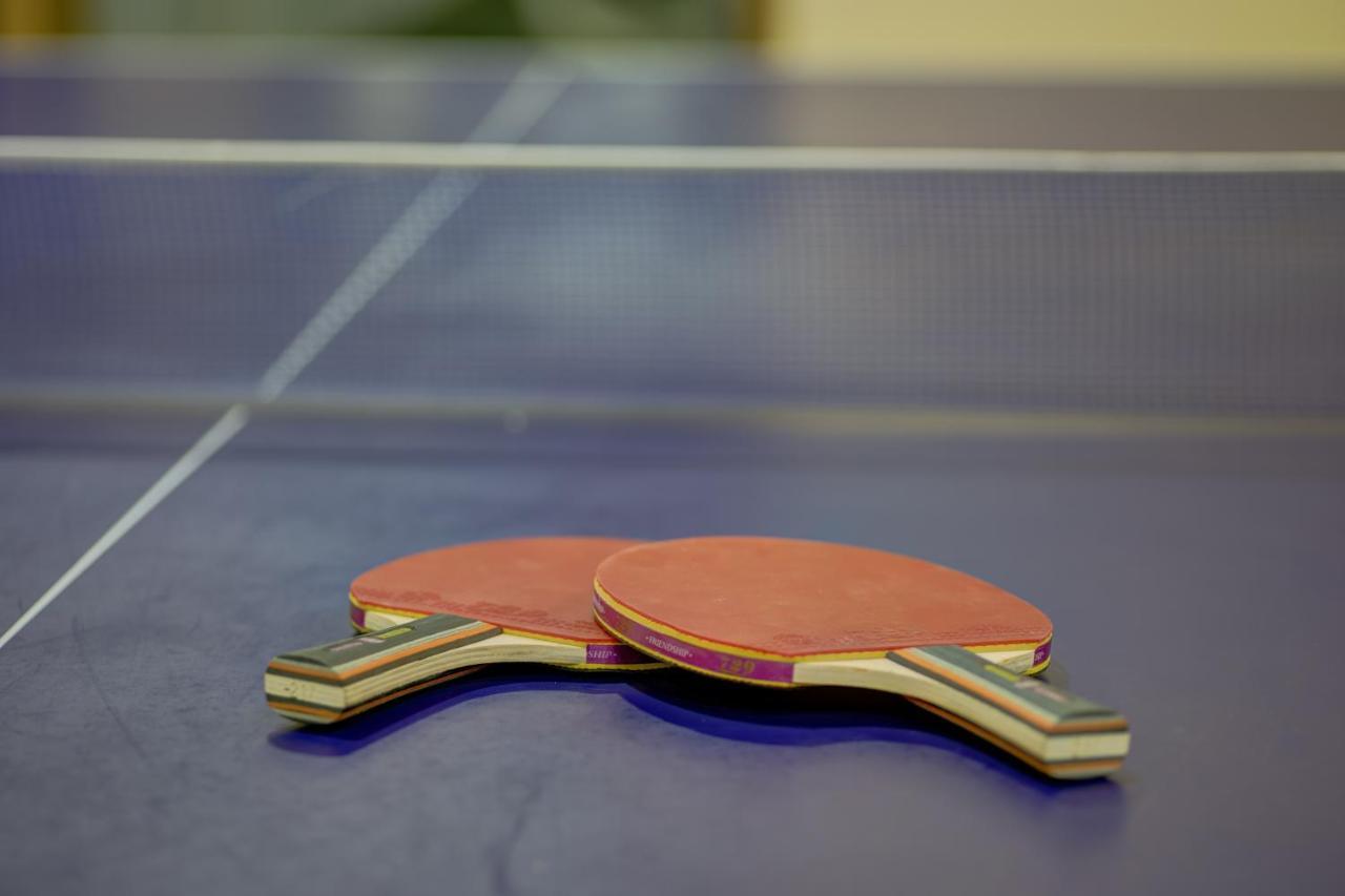 사하라 비치 리조트 앤 스파 샤르자 외부 사진 Table tennis bats